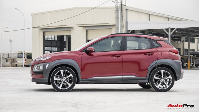 Bị chê đắt, Hyundai Kona bản cao nhất có gì để định giá 725 triệu đồng? - Ảnh 2. Bị chê đắt, Hyundai Kona bản cao nhất có gì để định giá 725 triệu đồng? - Ảnh 2.