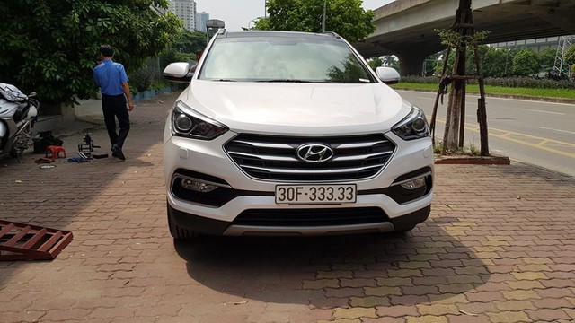 Bộ đôi Hyundai Santa Fe cùng mang biển ngũ quý tại Hà Nội, một chiếc chưa kịp sử dụng đã được rao 2,5 tỷ đồng - Ảnh 1.