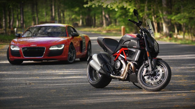 Cố đấm ăn xôi, Volkswagen lạc lối với thương hiệu Ducati