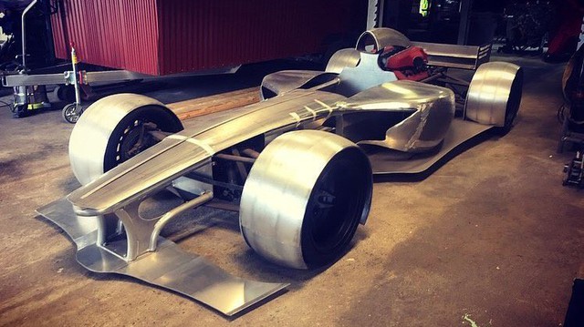 Đam mê F1, thanh niên tự chế xe đua từ động cơ Ferrari