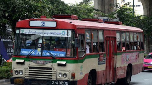 Bắt giữ tài xế xe buýt "ngáo đá" chở 40 người phóng trên đường cao tốc