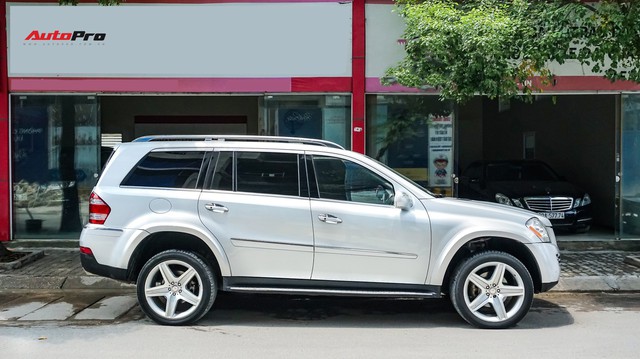 "Khủng long" Mercedes-Benz GL550 9 năm tuổi có giá rẻ hơn cả GLC 200