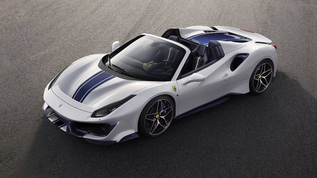 Ferrari bất ngờ trình làng 488 Pista Spider mới toanh