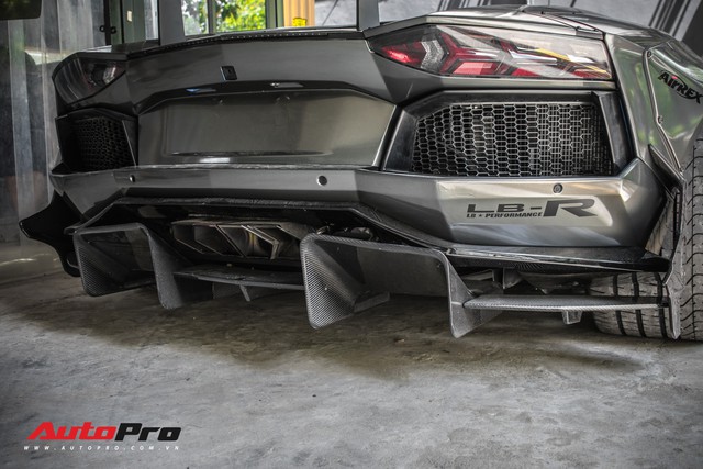 Lamborghini Aventador lên đời với bộ bodykit phiên bản giới hạn giá 3 tỷ từ Liberty Walk - Ảnh 15.