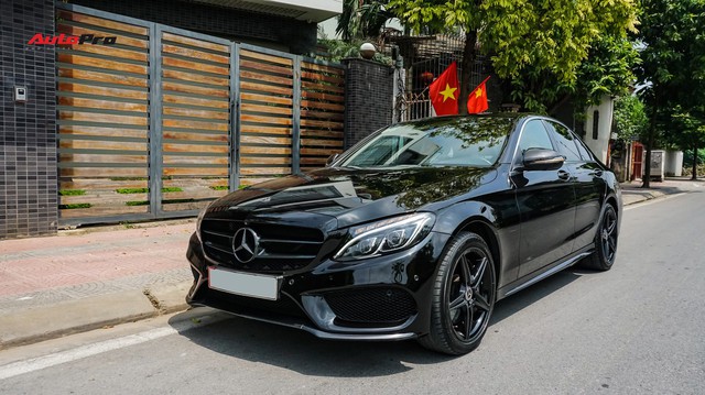Đại gia Việt chi hơn nửa tỷ đồng dùng lướt sau đó phủ đen Mercedes-Benz C300 AMG