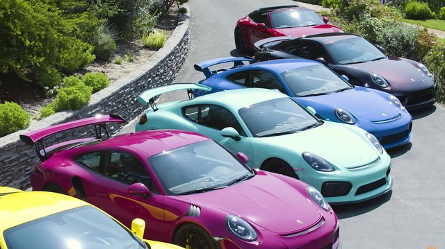 Nữ đại gia chơi trội với bộ sưu tập Porsche chất lừ đầy màu sắc