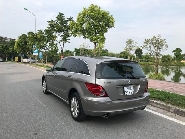 Mercedes-Benz R350 4MATIC - Xe gia đình giá ngang Toyota Vios - Ảnh 2. Mercedes-Benz R350 4MATIC - Xe gia đình giá ngang Toyota Vios - Ảnh 2.