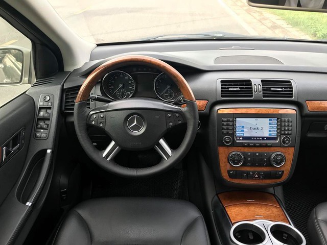 Mercedes-Benz R350 4MATIC - Xe gia đình giá ngang Toyota Vios - Ảnh 4. Mercedes-Benz R350 4MATIC - Xe gia đình giá ngang Toyota Vios - Ảnh 4.