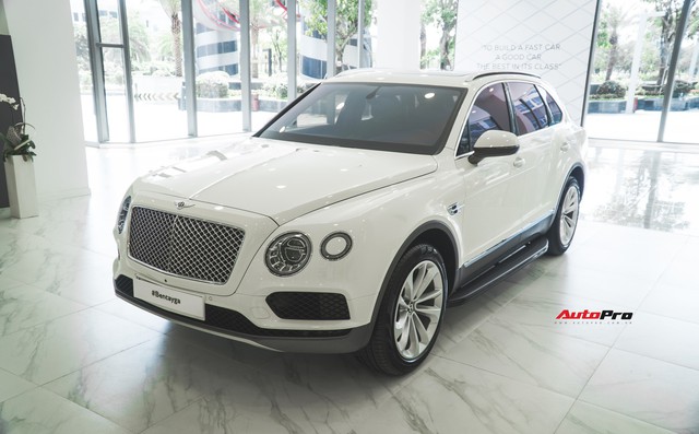 Bentley Bentayga màu trắng đầu tiên được nhập khẩu chính hãng có gì đặc biệt? - Ảnh 1.