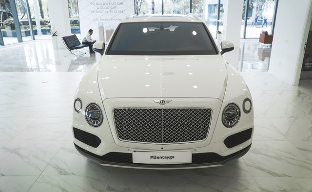 Bentley Bentayga màu trắng đầu tiên được nhập khẩu chính hãng có gì đặc biệt? - Ảnh 2.