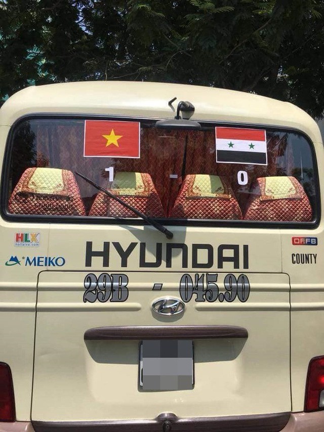 Trước trận U23 Việt Nam - U23 Hàn Quốc, xe khách tiên tri xuất hiện khiến CĐV xôn xao - Ảnh 2.