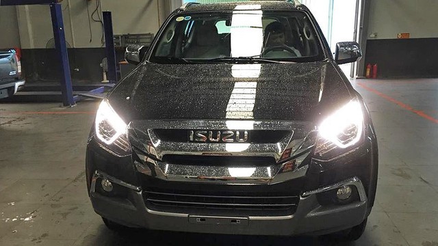 Isuzu mu-X 2018 có mặt tại đại lý, giá dự kiến rẻ nhất phân khúc SUV 7 chỗ