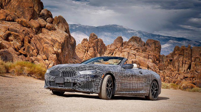 BMW 8-Series mui trần bị thử nghiệm khắc nghiệt ở thung lũng tử thần như thế nào?