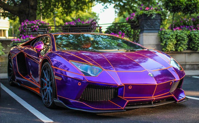 Lamborghini Aventador Roadster độ phong cách Tron Legacy chrome chói chang tại Hà Nội - Ảnh 7. Lamborghini Aventador Roadster độ phong cách Tron Legacy chrome chói chang tại Hà Nội - Ảnh 7.