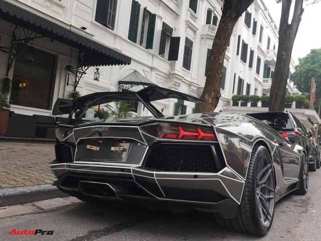 Lamborghini Aventador Roadster độ phong cách Tron Legacy chrome chói chang tại Hà Nội - Ảnh 3.