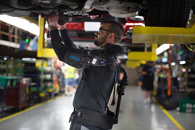 Ford phổ cập khung xương robot cho công nhân toàn cầu - Ảnh 1.