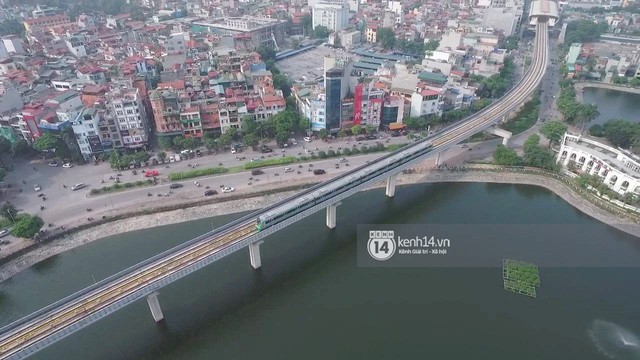 Chùm ảnh: Hành trình 15 phút đoàn tàu đường sắt trên cao lao vun vút từ ga Cát Linh tới Yên Nghĩa - Ảnh 5.