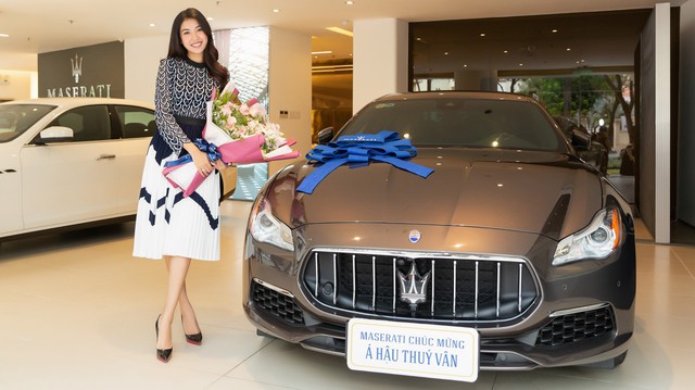 Á Hậu Thuý Vân sắm Maserati Quattroporte hàng hiếm với nội thất làm từ lụa