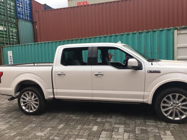 Siêu bán tải Ford F-150 Limited 2018 đầu tiên về Việt Nam - Ảnh 2.