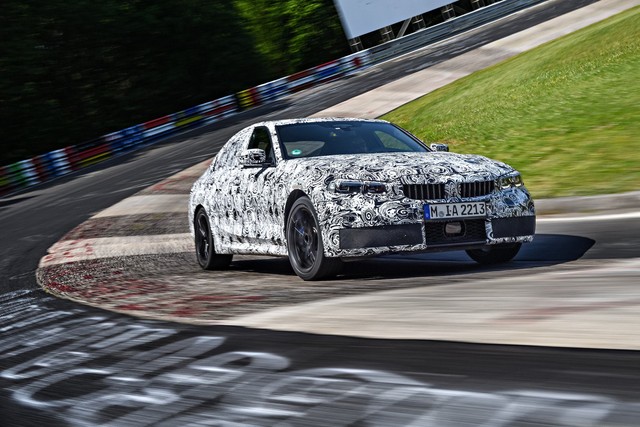 Xe bán chạy BMW 3-Series 2019 bị hành xác như thế nào trước khi ra mắt? - Ảnh 5. Xe bán chạy BMW 3-Series 2019 bị hành xác như thế nào trước khi ra mắt? - Ảnh 5.