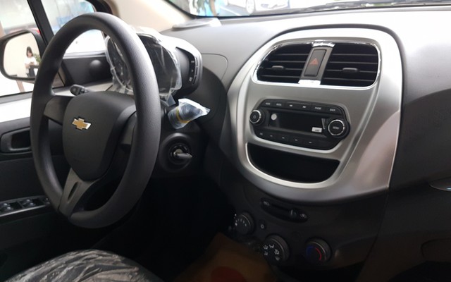 Chevrolet Spark đại hạ giá: Xe rẻ nhất chưa từng có tại Việt Nam - Ảnh 2. Chevrolet Spark đại hạ giá: Xe rẻ nhất chưa từng có tại Việt Nam - Ảnh 2.
