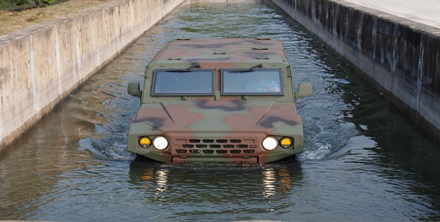 Không thua kém Toyota hay Lamborghini, Kia cũng từng có mẫu SUV quân đội hầm hố như thế này đây - Ảnh 2.