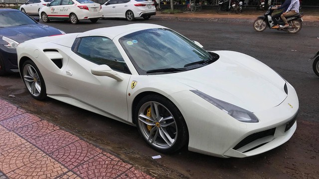 Dân Chơi Bình Phước Tậu Siêu Xe Ferrari 488 Spider Màu Trắng