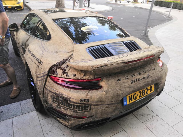 Dân chơi nghiện caffeine bọc Porsche 911 Turbo S bằng hạt cà phê - Ảnh 3. Dân chơi nghiện caffeine bọc Porsche 911 Turbo S bằng hạt cà phê - Ảnh 3.