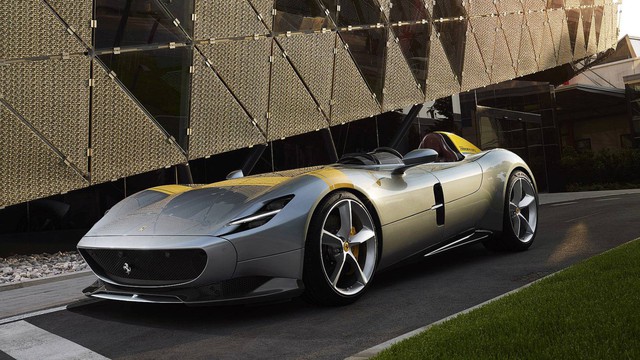 Ferrari chính thức trình làng 2 phiên bản đặc biệt cùng lúc với tên gọi Monza