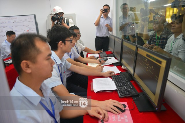 Ảnh: Trải nghiệm bên trong đoàn tàu đường sắt trên cao Cát Linh - Hà Đông ngày chính thức chạy thử - Ảnh 6.