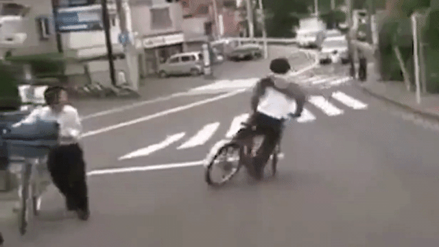 Clip: Màn drift... xe đạp hồng đúng chuẩn Fast and Furious