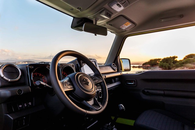 Chốt giá Suzuki Jimny - Tiểu G-Class đang gây sốt toàn cầu - Ảnh 3.
