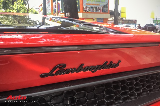 Lamborghini Huracan LP580-2 đầu tiên Việt Nam về tay đại gia Sài Gòn - Ảnh 12.