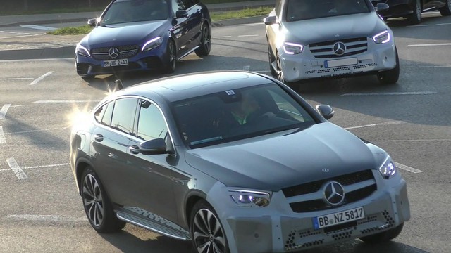 Mercedes-Benz GLC, GLC Coupe 2019 lộ ảnh thử nghiệm với đèn pha giống Ford Transit