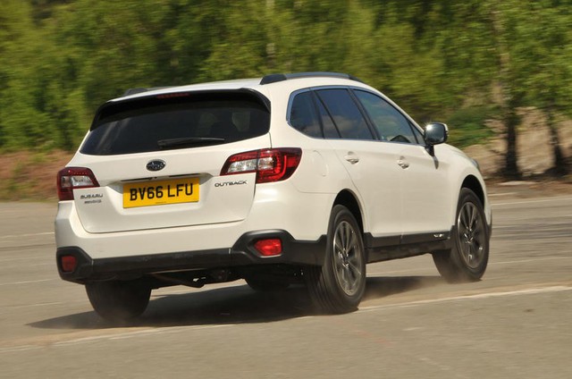 Những dòng xe diesel chết yểu trong năm 2018: Có Honda CR-V, Mitsubishi Outlander và Toyota RAV4 - Ảnh 9. Những dòng xe diesel chết yểu trong năm 2018: Có Honda CR-V, Mitsubishi Outlander và Toyota RAV4 - Ảnh 9.