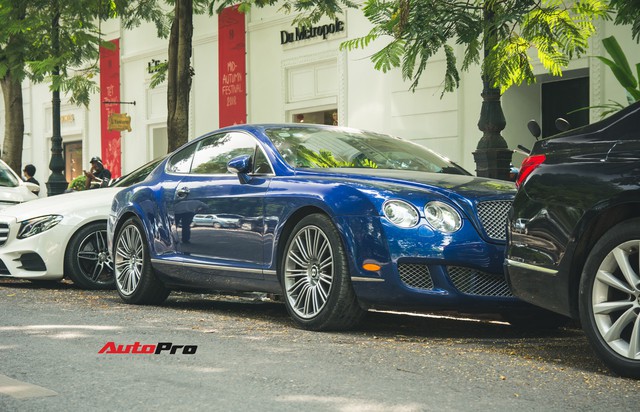 Bentley Continental GT Speed màu xanh hàng hiếm trên đường phố Hà Nội - Ảnh 1.