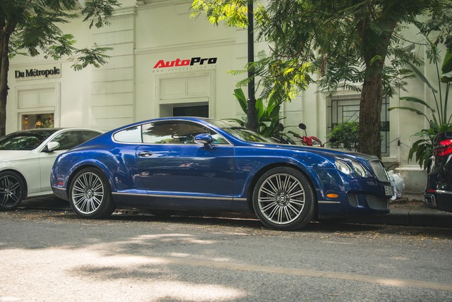 Bentley Continental GT Speed màu xanh hàng hiếm trên đường phố Hà Nội - Ảnh 2.