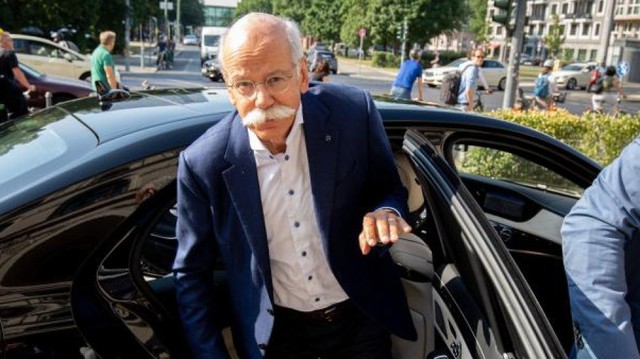 Chia tay ngài râu kẽm, tập đoàn mẹ của Mercedes-Benz có CEO đầu tiên không phải người Đức - Ảnh 1.