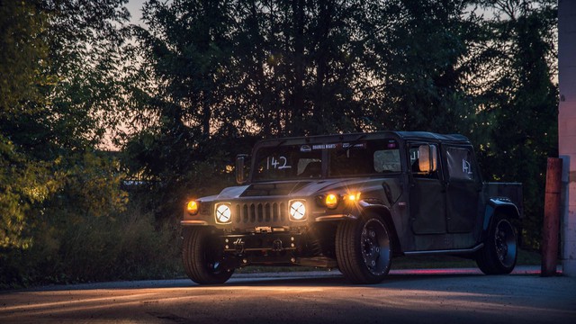 Mil-Spec Hummer H1 Track Titan: Quái vật 900 mã lực trên đường đua - Ảnh 5. Mil-Spec Hummer H1 Track Titan: Quái vật 900 mã lực trên đường đua - Ảnh 5.