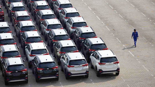 Gần 4.000 ô tô nhập khẩu về Việt Nam trong một tuần: Thêm nhiều xe con giá rẻ