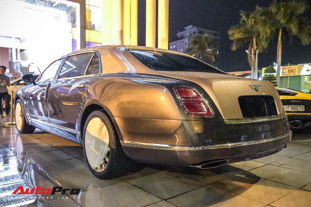Bentley Mulsanne EWB chính hãng đầu tiên Việt Nam về tay đại gia Sài Gòn - Ảnh 7.