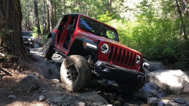 Thót tim xem off-road qua cung đường nguy hiểm bậc nhất thế giới đã lấy đi mạng sống của nhiều tay đua