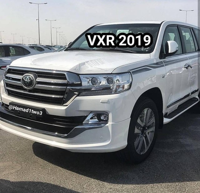 Toyota Land Cruiser và Lexus LX570 2019 lộ thêm ảnh từ trong ra ngoài - Ảnh 2.