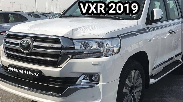 Toyota Land Cruiser và Lexus LX570 2019 lộ thêm ảnh từ trong ra ngoài