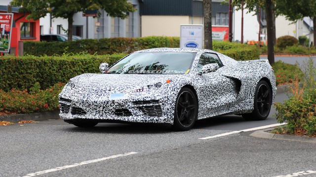 Đây chính là Chevrolet Corvette thế hệ kế tiếp: Đầu xe hao hao Lamborghini