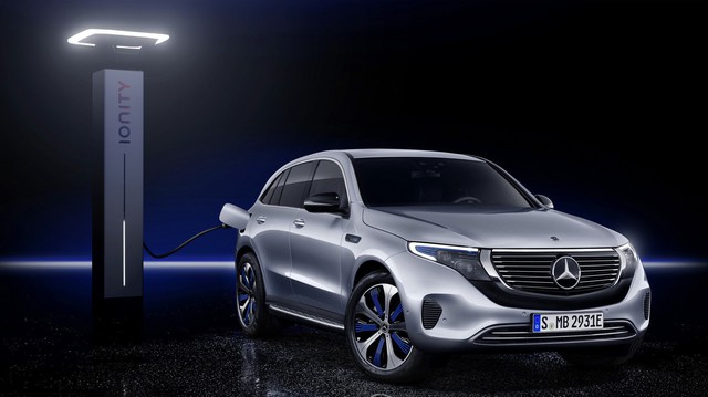 Mercedes-Benz ra mắt SUV điện đầu tiên EQC, chính thức khai chiến với Tesla