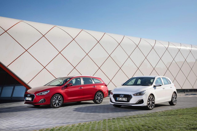 Hyundai i30 nâng cấp nhẹ để cạnh tranh Mazda3 - Ảnh 1.