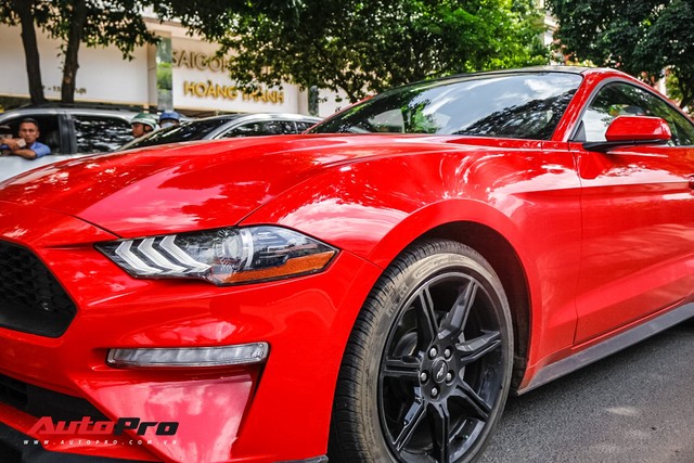 Ford Mustang 2018 đầu tiên ra biển số, về tay đại gia Lâm Đồng - Ảnh 4.