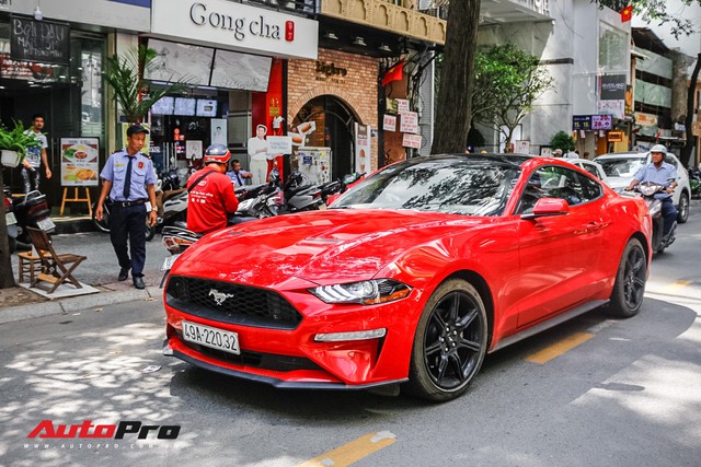 Ford Mustang 2018 đầu tiên ra biển số, về tay đại gia Lâm Đồng - Ảnh 5.