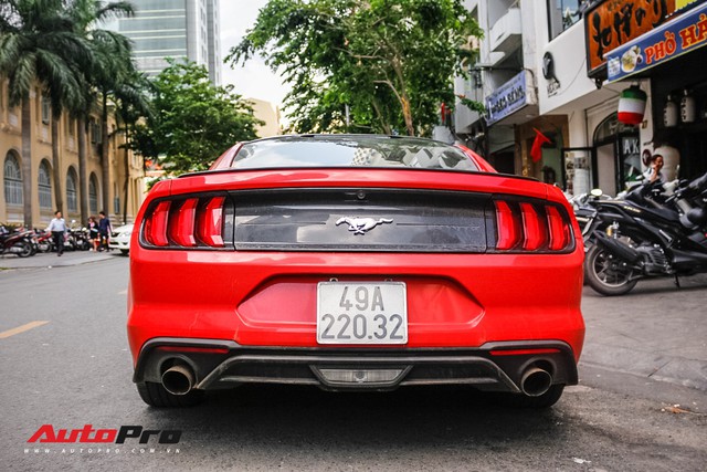 Ford Mustang 2018 đầu tiên ra biển số, về tay đại gia Lâm Đồng - Ảnh 2.